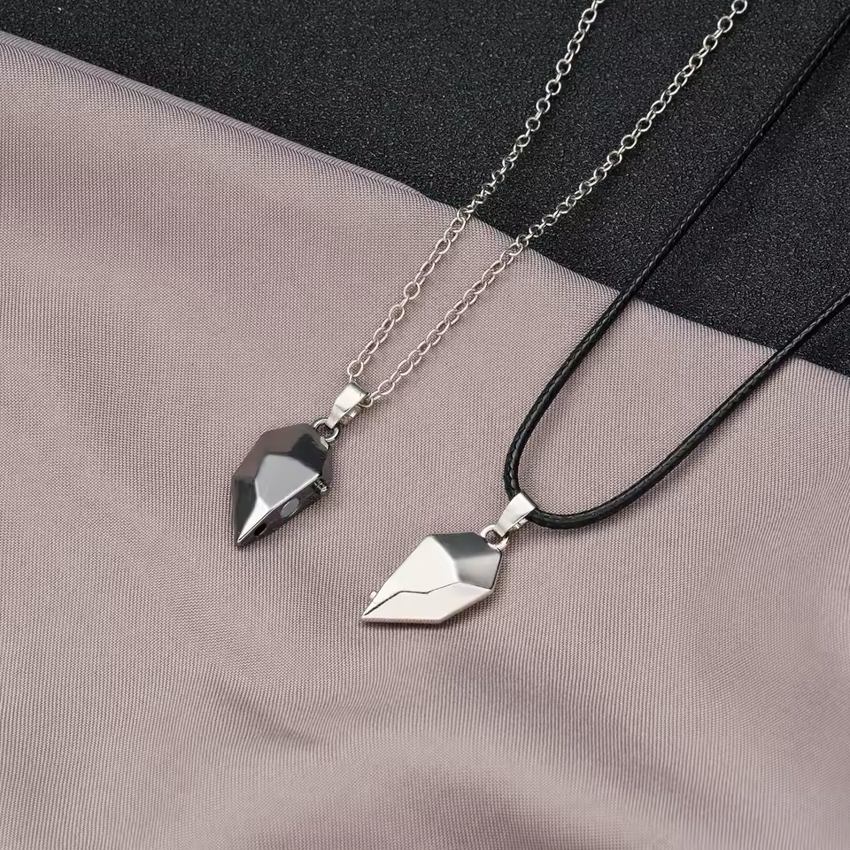 Magnetic Hearts Couples Necklace Set